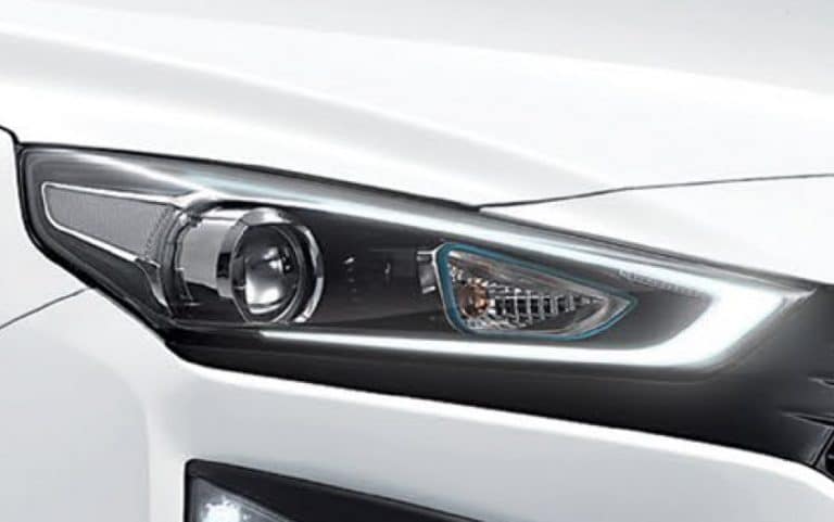 פנס יונדאיאיוניק שנרכש בסוכנות יונדאי